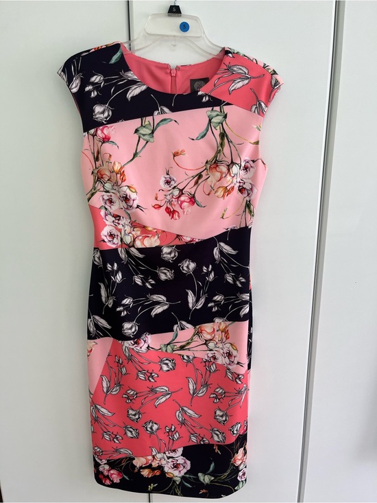 Vince Camuto Dresses & Skirts - Vince Camuto Pink and Navy Floral Blocked Midi Dress